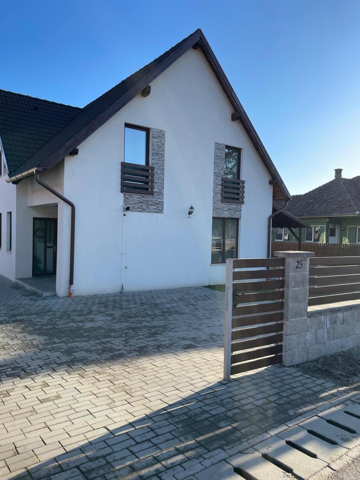 Fenyo Apartman House Ii. Odorheiu Secuiesc Esterno foto